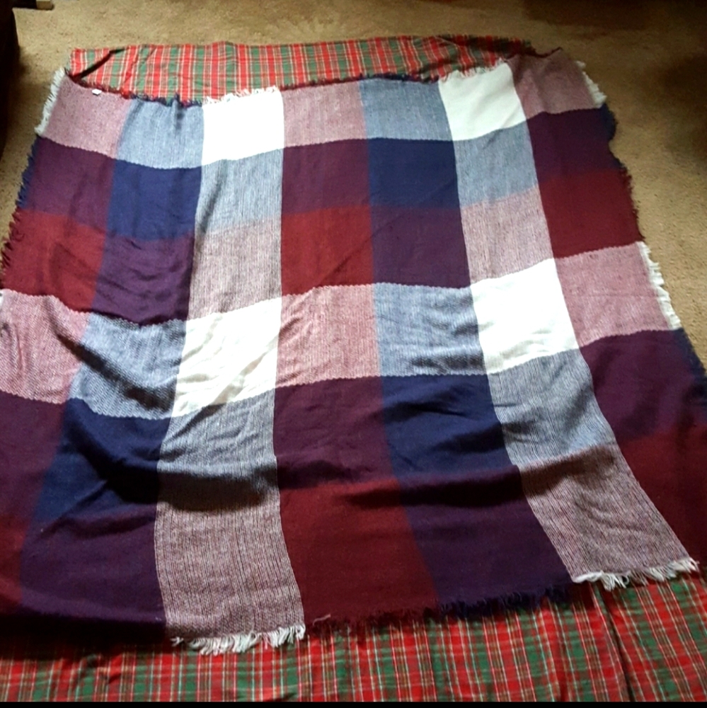LARGE PLAID SCARF/WRAP - 55" SIDES